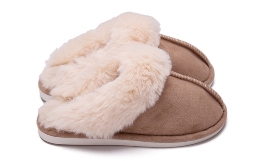 Image 7: Women's Rubber Sole Plush Slippers