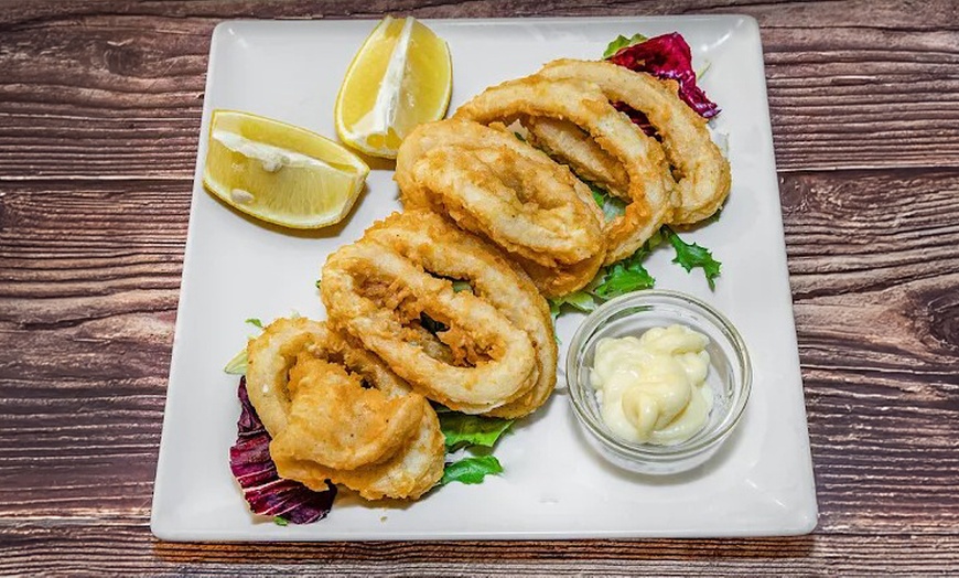 Image 8: Menú de hamburguesas con entrante, postre y bebida para 2 o 4 personas