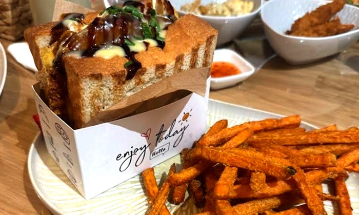 Korean Eggdrop Toast nach Wahl inkl. Pommes / Süßkartoffel & Softdrink