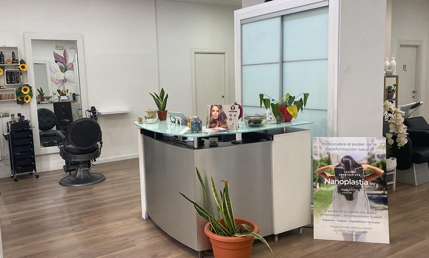 Image 8: Sesión de peluquería completa con opción a tinte o mechas
