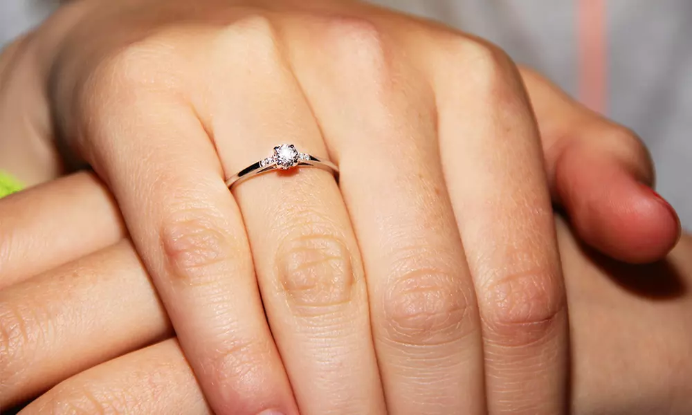 Bague solitaire en or 10kt pavée de diamants dès 169,99€, livraison offerte (jusqu'à 72% de réduction) - Image 5