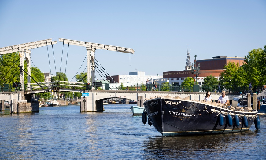 Image 4: Beleef een privé boottocht door de betoverende grachten van Amsterdam