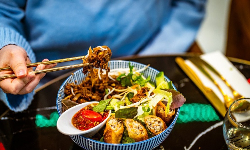 Image 9: Saveurs vietnamiennes authentiques : formules gourmandes pour 2