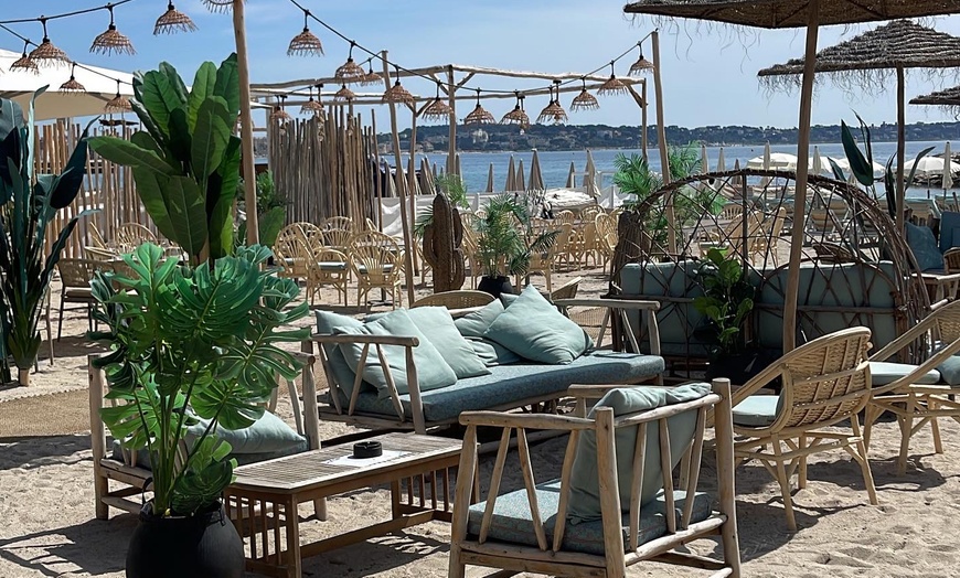 Image 1: Journée en plage privée avec cocktail chez Plage Le Vieux Rocher