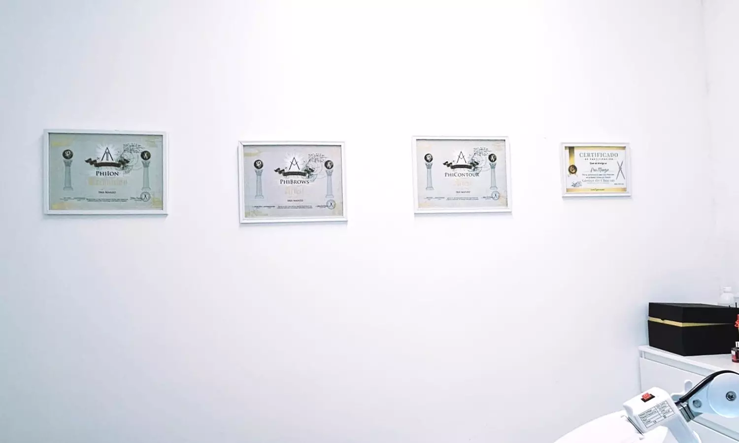 Sesión de microblading de cejas u ojos o micropigmentación de labios