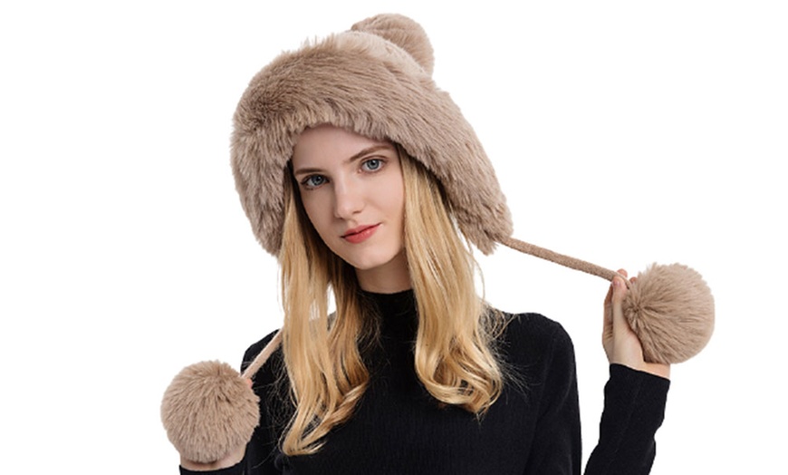 Image 6: Women's Fluffy Winter Pompom Beanie Hat