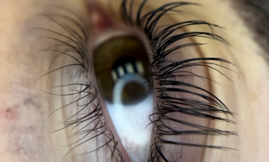 Image 8: Rehaussement de cils et brow lift