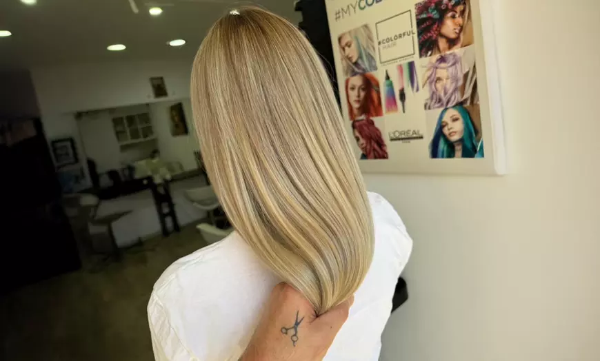 Image 12: Sesión de peluquería con lavado, corte y secado y opción a coloración
