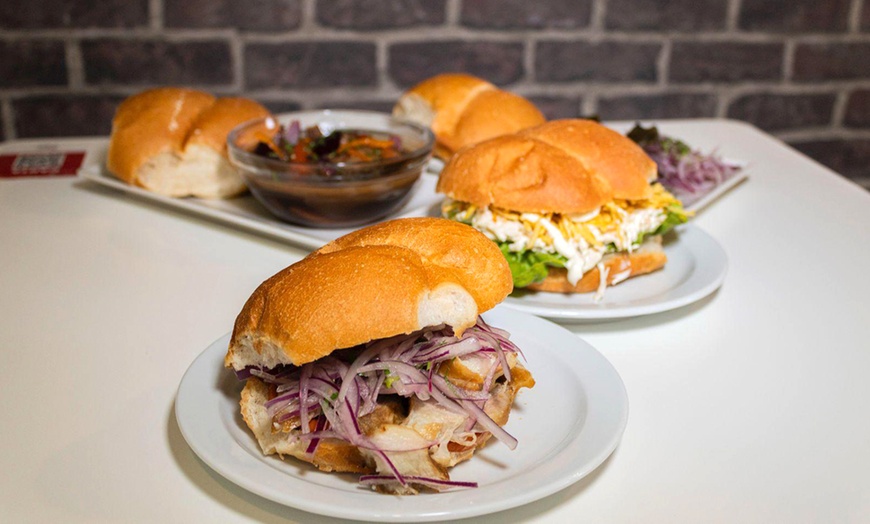 Image 5: Menú para 2 o 4 personas con entrantes, principales, postre y bebida