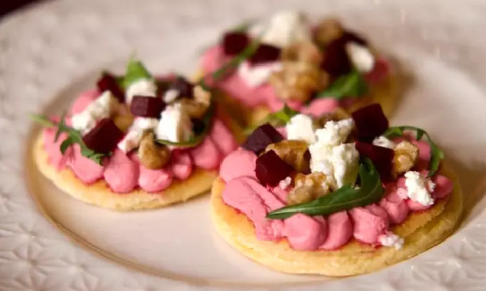 Bestplatz-Ticket für „Urban Jungle“ im Pulverfass von Januar bis April (bis zu 35% sparen) - Second Medium