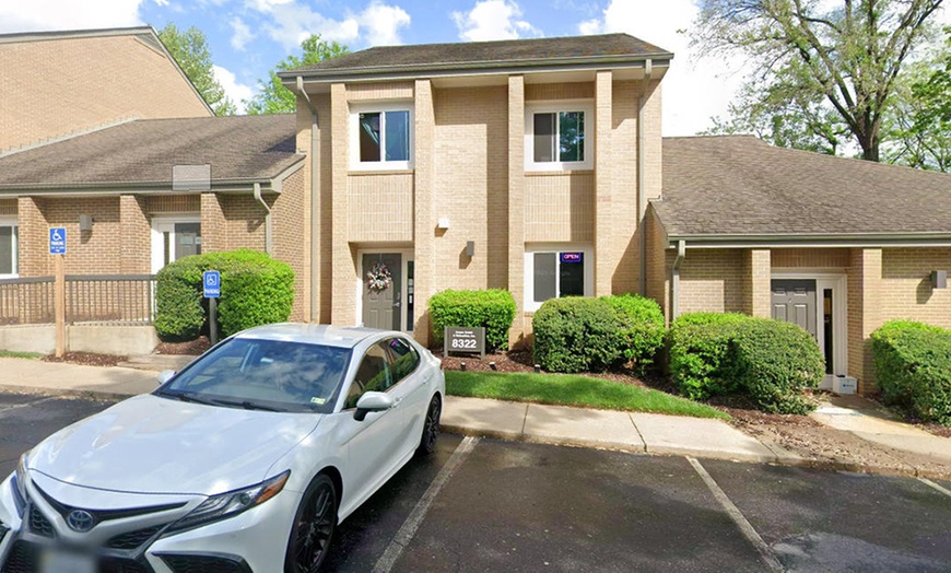 Image 2: Classic/Signature Head Spa /Hydra Essential Facial+LED Therapy or More