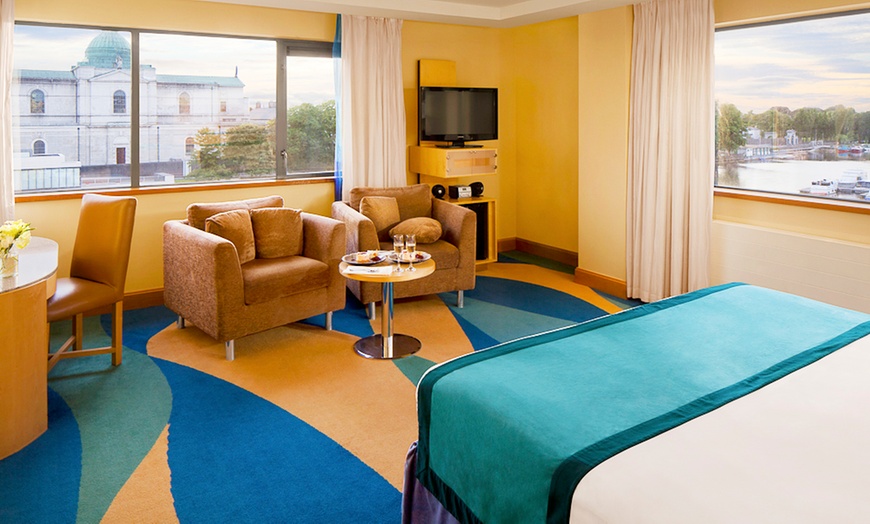 Image 3: 4* Riverfront Hotel in Athlone