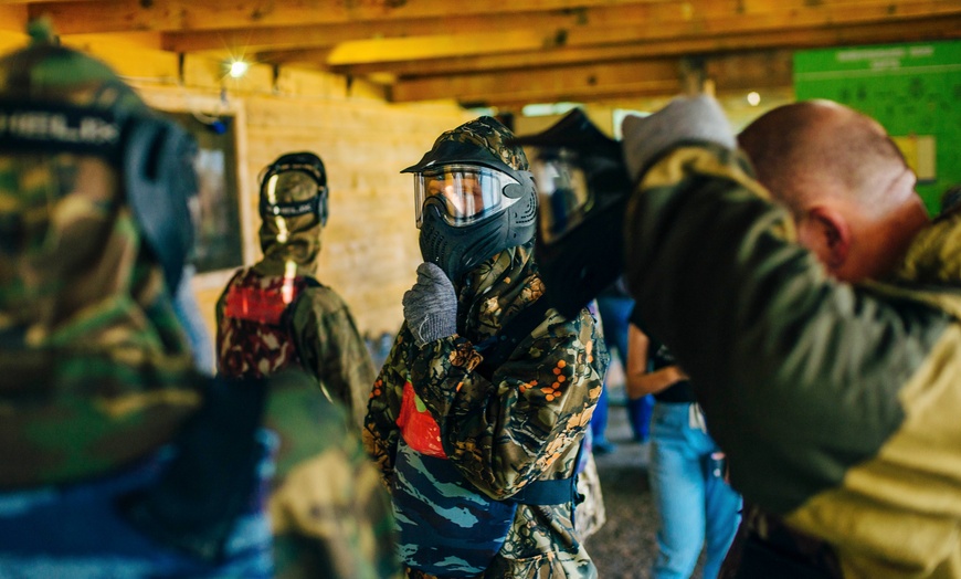 Image 2: Enjoy 3 Hour Paintball Session + 100 Paintballs For Up to Six People