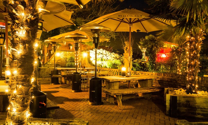 Image 28: Oxfordshire: An Overnight 5* Stay w/ Dinner and Champagne 