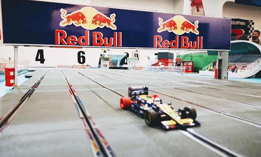 Image 8: Carrera de slot de hasta 60 minutos: elige Quick Race o GP Experience