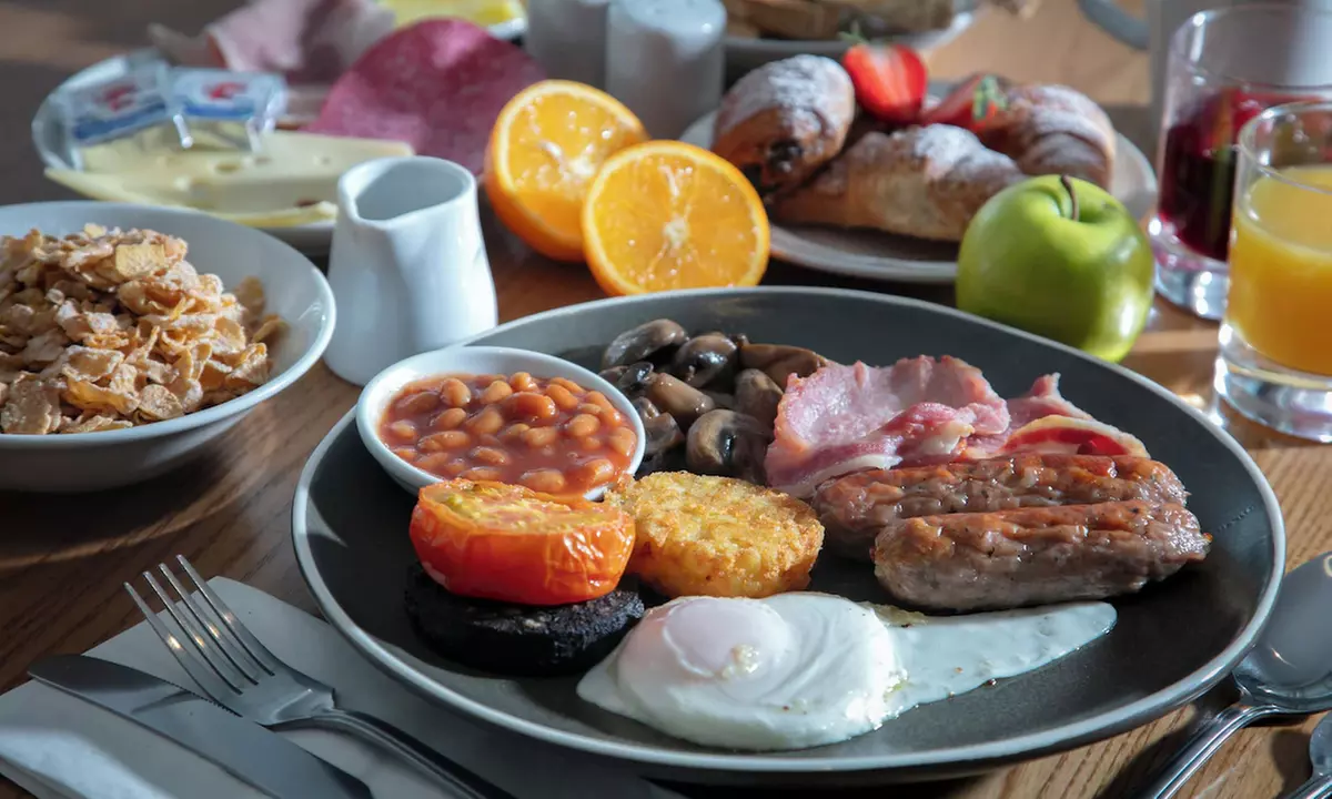 Merseyside, Liverpool: Stay with Breakfast, Spa Treatment & Dinner