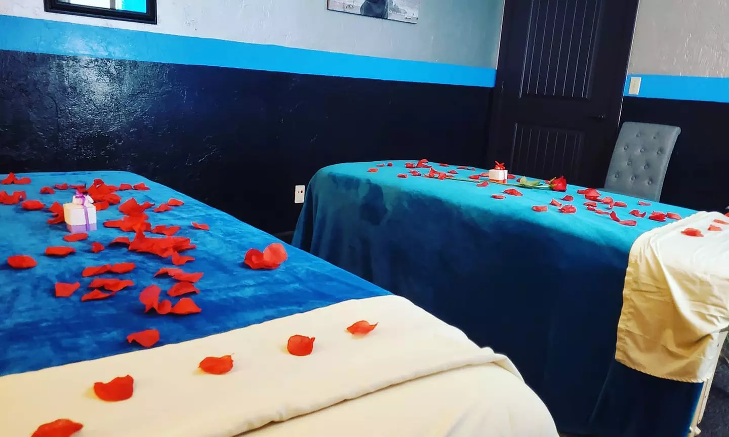 Unwind with One 60-or 90-Minute Full Body Couples Massage