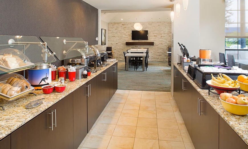 Image 10: Spacious 4-star suites with kitchenette near Hersheypark®