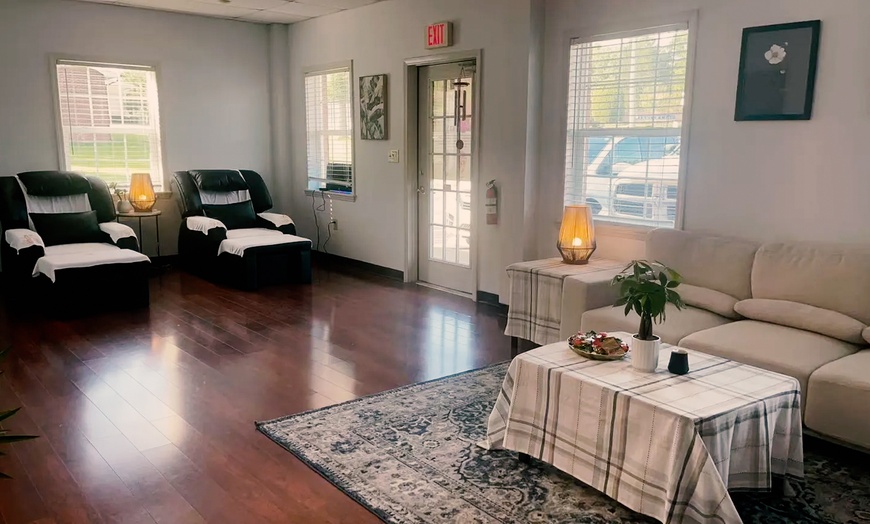 Image 3: One 60-Min Signature Body Massage w/ Hot Stone, Essential Oil & More