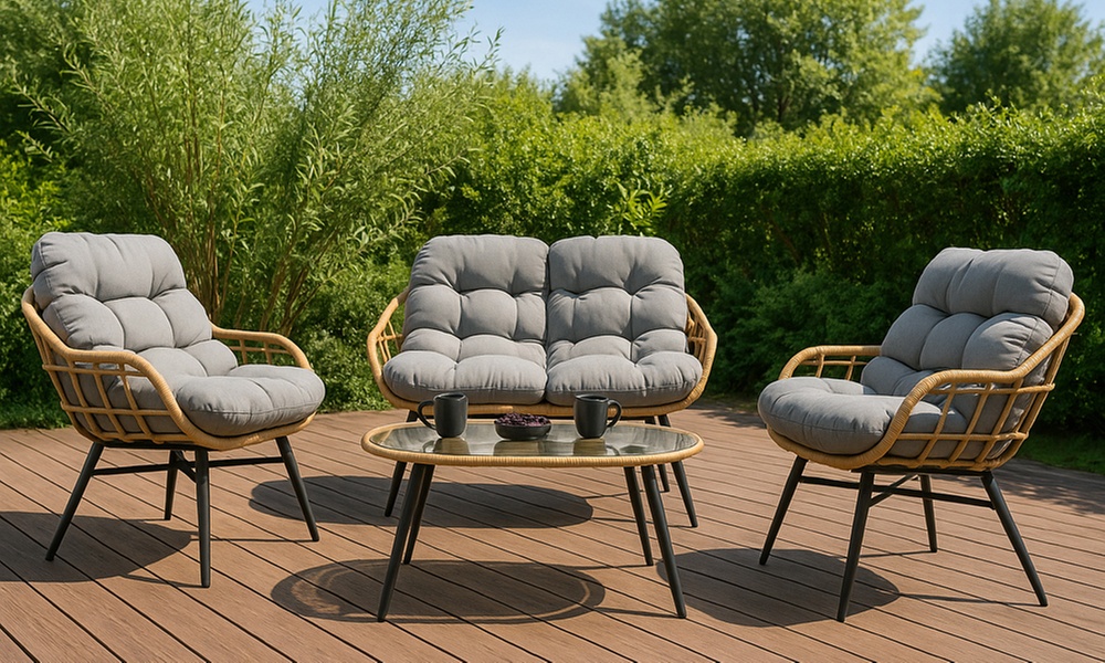 Salon de jardin avec canapé et fauteuils de la marque Kocoon