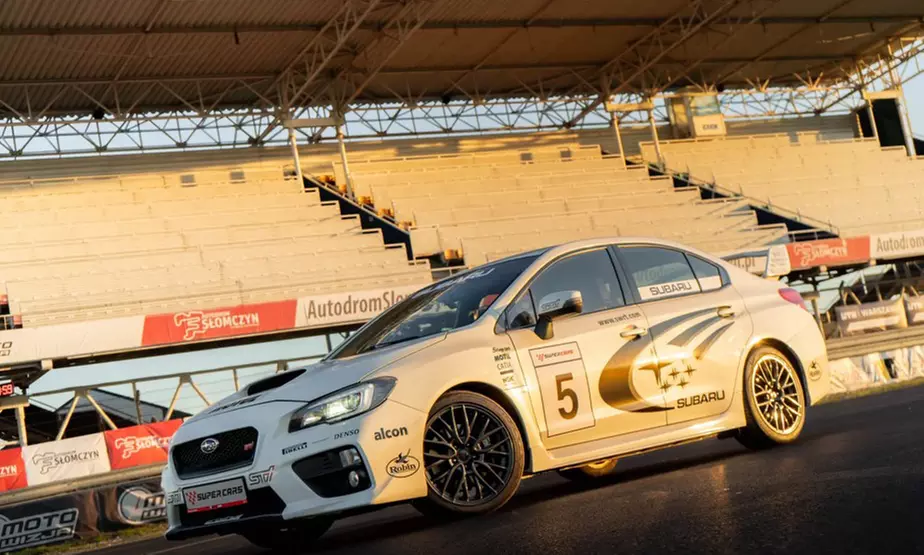 Jazda za kierownicą super auta ze szkoleniem i filmem – wiele torów