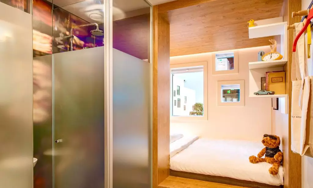 Amsterdam: tweepersoonskamer of pod met ontbijt