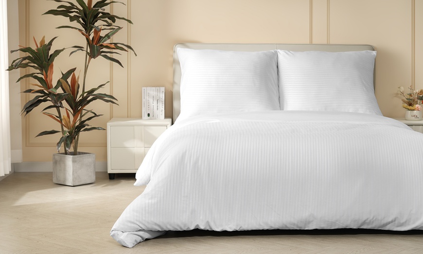 Image 10: Three Pieces Stripe Duvet Cover Set With Two Pillowcases