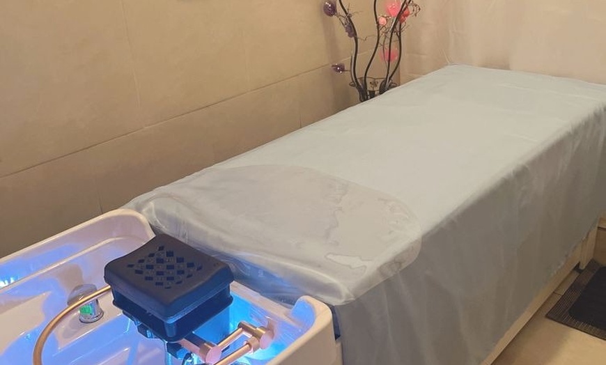 Image 3: 90 Min VIP Float Session w/Head Spa Treatment or Full-Body Massage 