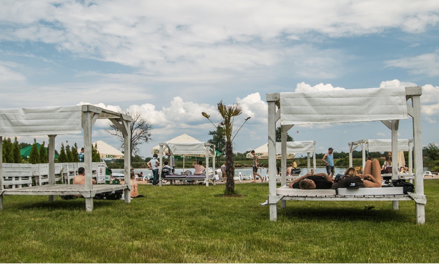 Image 9: Aktywny dzień nad wodą: bilety na pływający plac zabaw i wakeboard