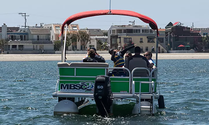 Discover Mission Bay on a One or Two-Hour Pontoon Rental
