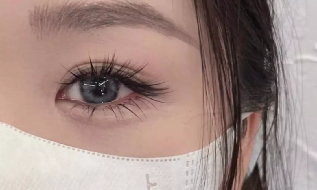 Enjoy a Full Set of Classic, Hybrid Eyelash Extensions or More