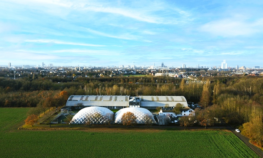 Image 3: 1 - 2 Std. Badminton, Indoor-Golf oder Tischtennis für 2 Pers.