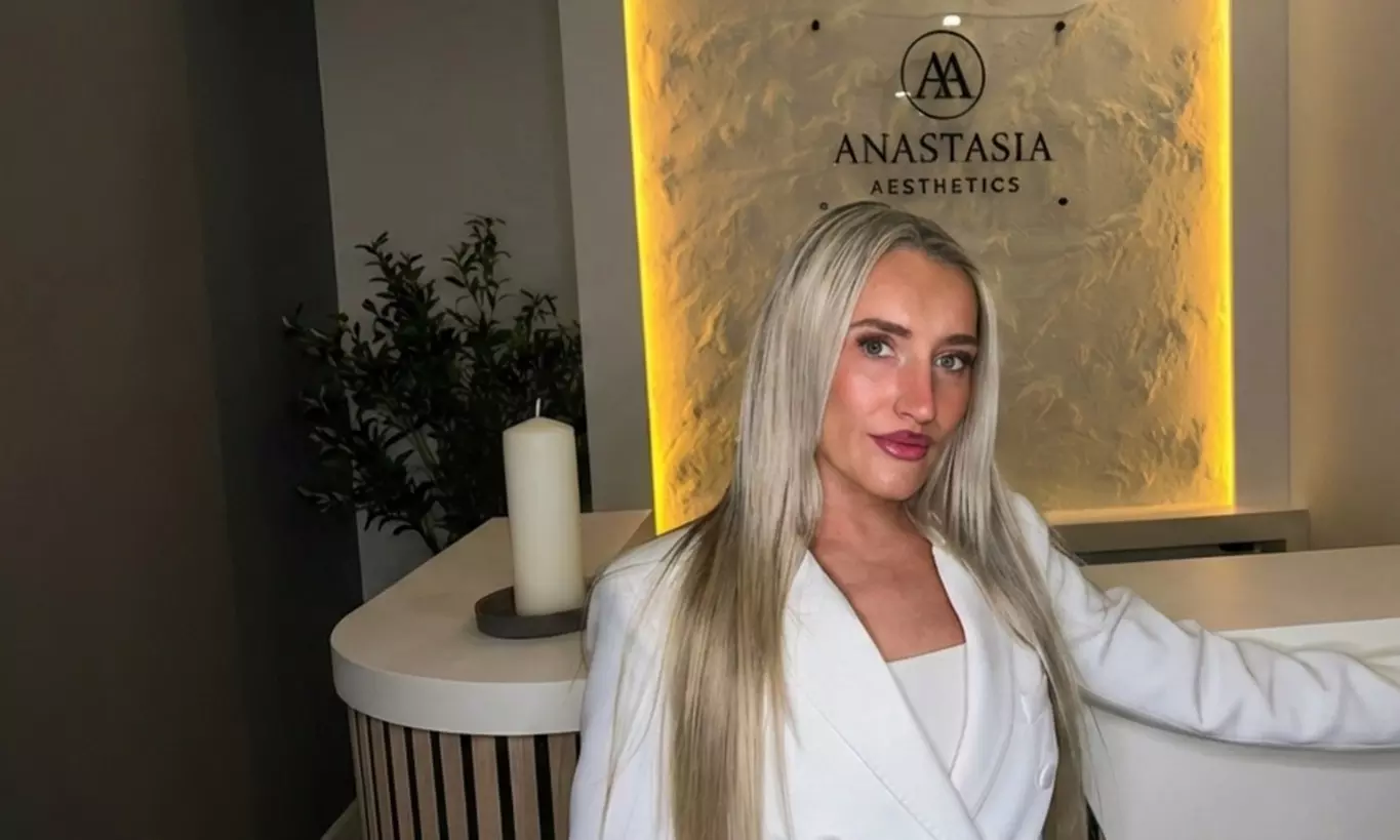 Kosmetische Fußpflege mit Fußbad, Nagellack/Shellac und Fuß-Massage