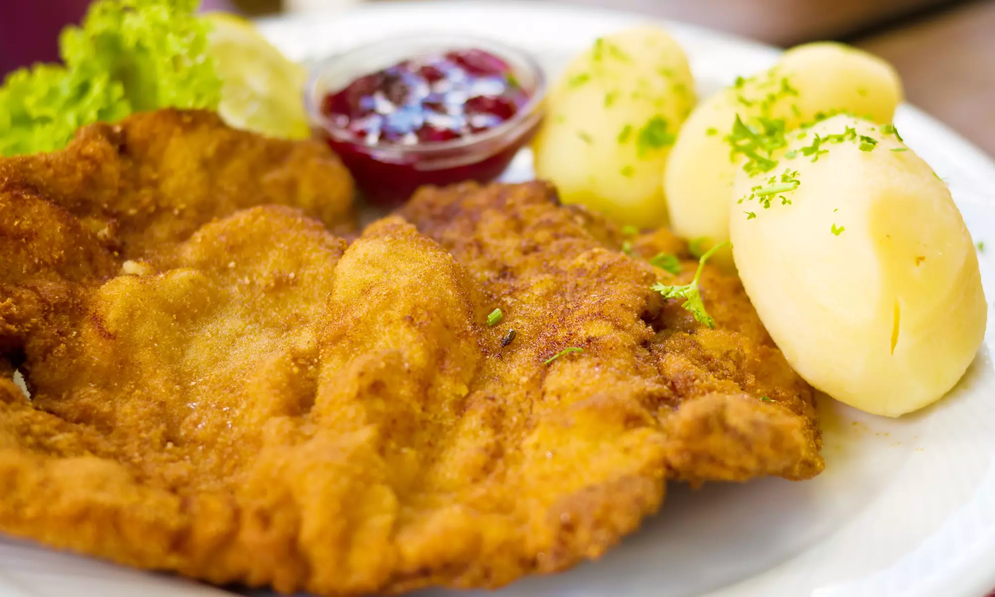 Genuss pur: 3-Gänge-Menü mit Wiener-Schnitzel inkl. Haselnussgeist für 2 oder 4 Personen (bis zu 27% sparen) - Primary Image
