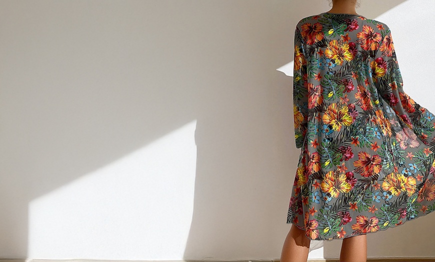 Image 6: Bikini de cintura alta con estampado floral y kimono a juego