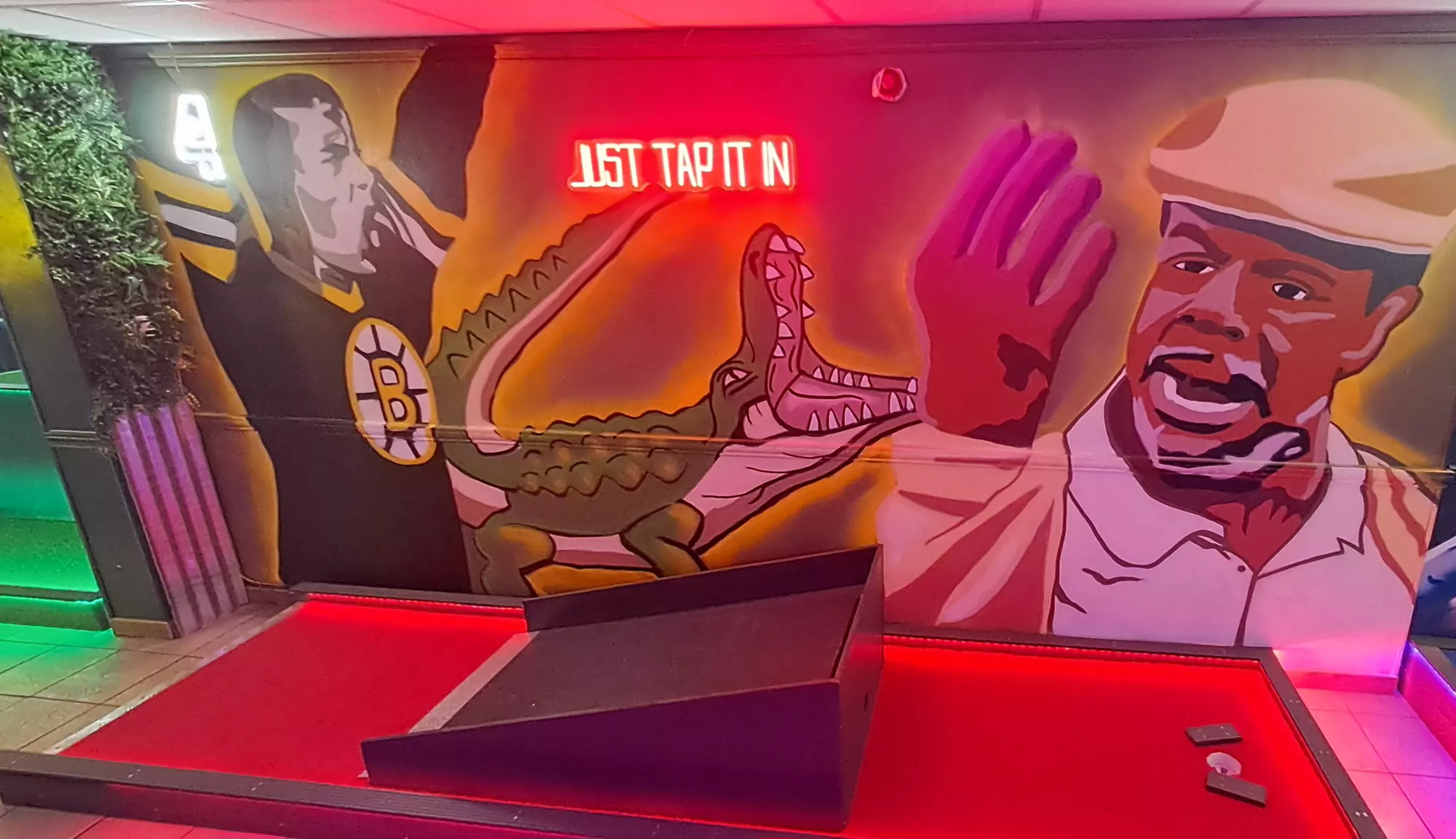 Round of Crazy Golf +Soft Drink/Cocktail for 1, 2, / 4 Children/Adults