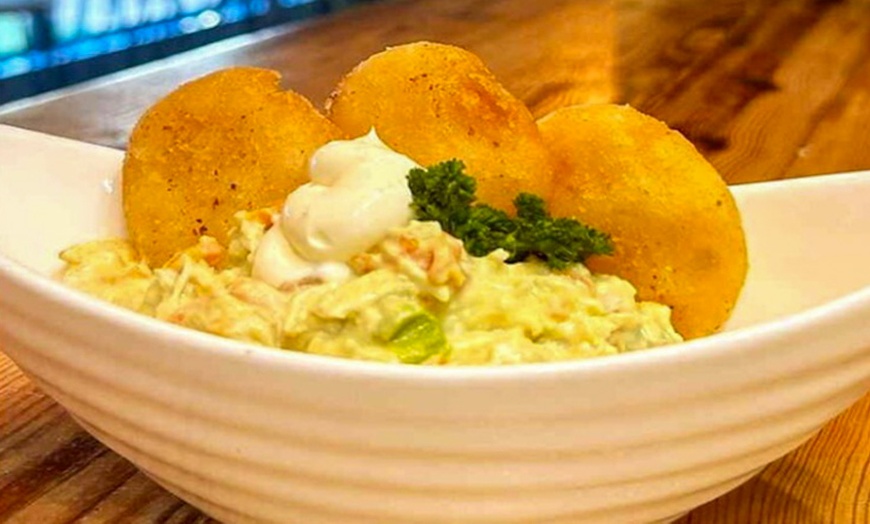 Image 9: Menú para 2 o 4 con entrantes, principales, postres y bebidas