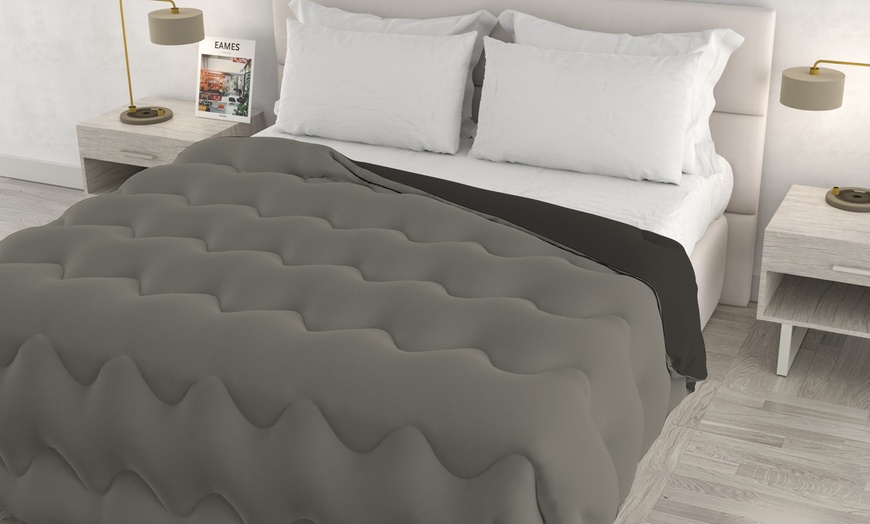 Image 4: Trapunta invernale bicolore Zoe Made in Italy