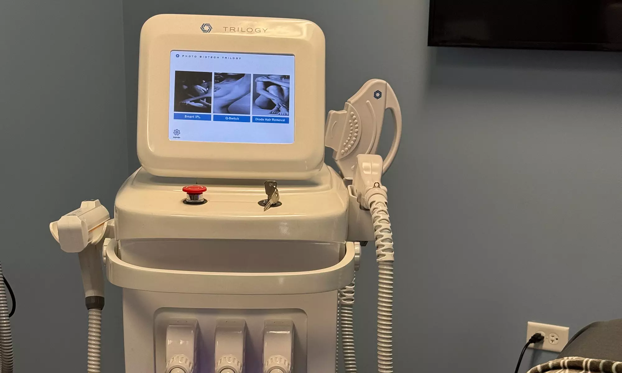 Five or Three Non-Invasive Laser Lipo Sessions with Vibration Plate