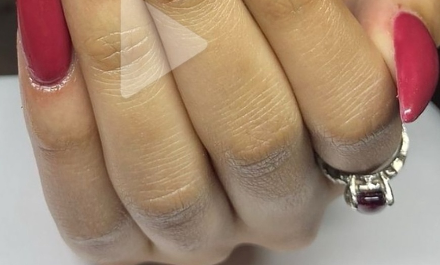 Image 17: Up to 26% Off on Mani-Pedi - Shellac / No-Chip / Gel at La vila nail Spa