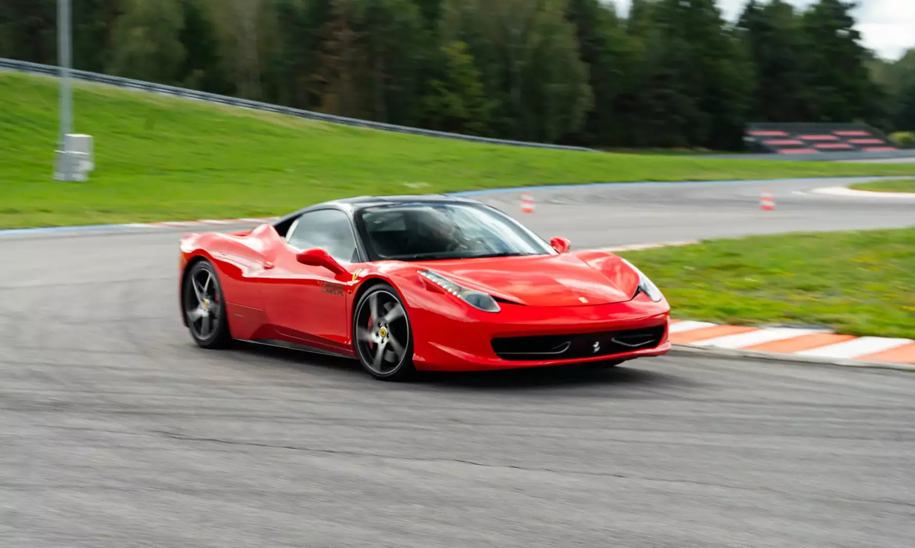 Jazda dla dzieci i młodzieży jako pasażer super auta – wiele torów