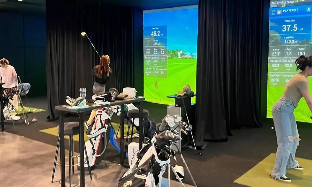 1-Hour Virtual Golf + 1 Bucket of Beer for Up to 6 (Weekdays/Weekends)