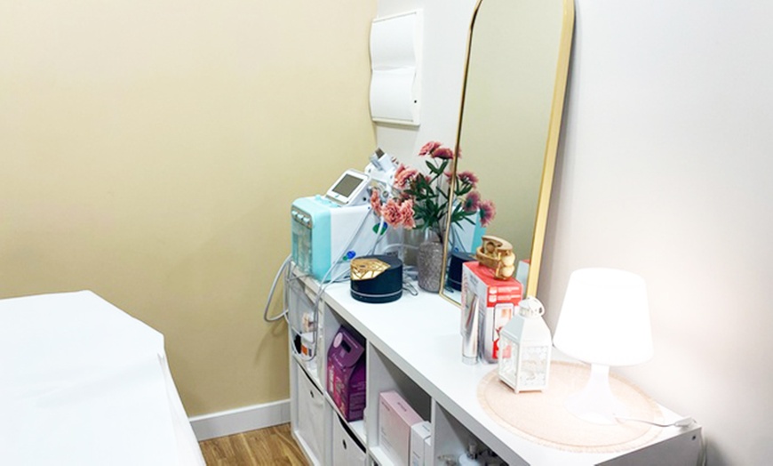 Image 2: Tratamiento facial con limpieza, microdermoabrasión y radiofrecuencia 