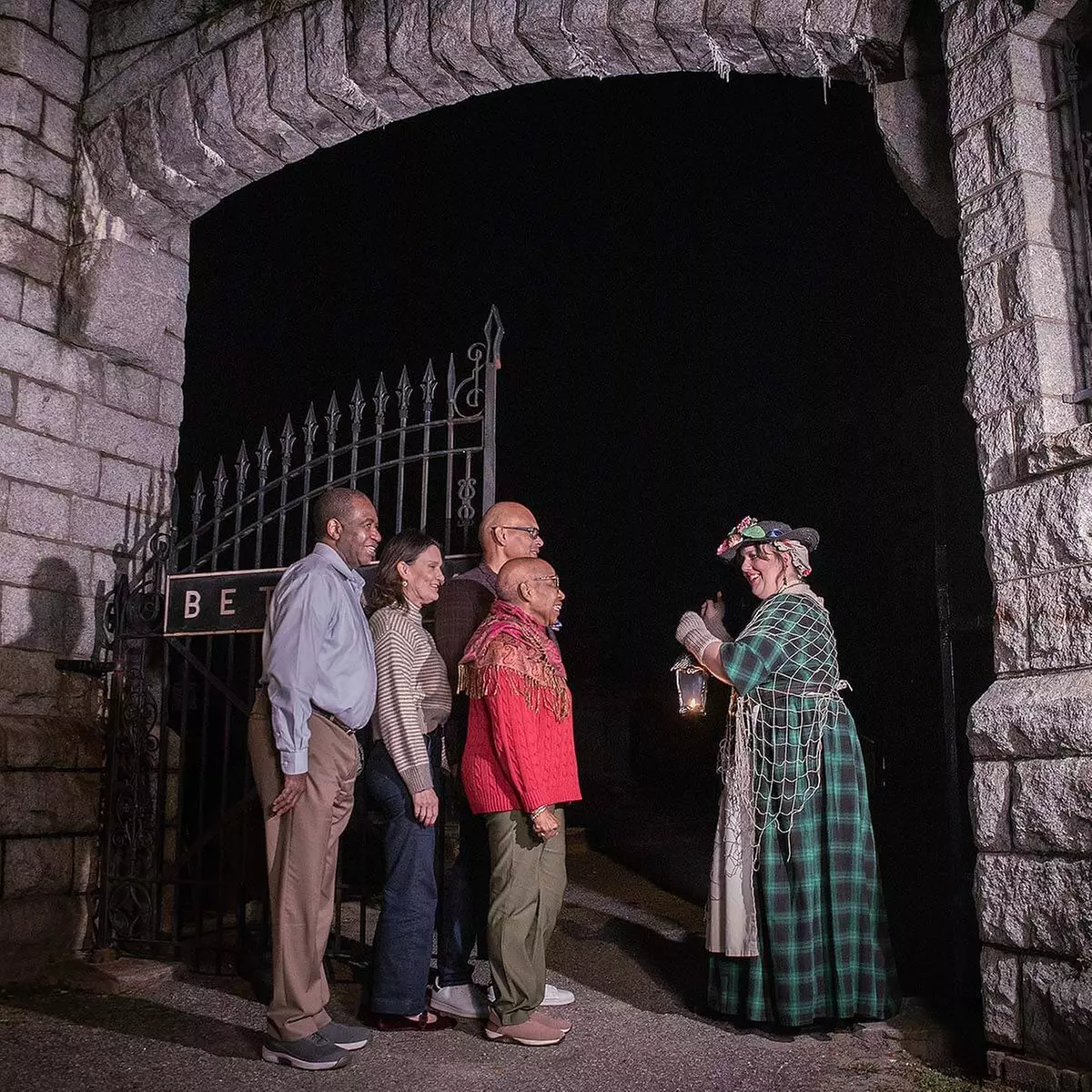 Charleston's Only Ghost Tour with After-Dark Bethany Cemetery Access