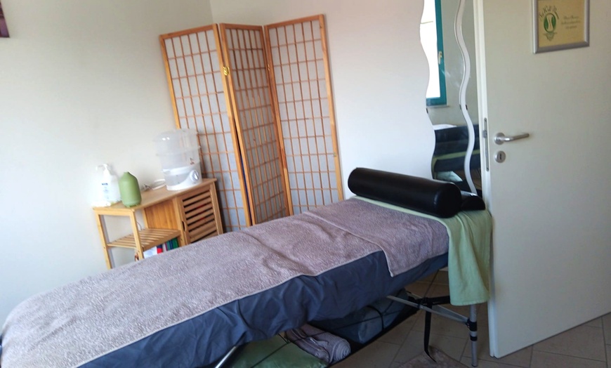 Image 4: Klassische Teil- oder Ganzkörpermassage / Hot-Stone-Ganzkörpermassage