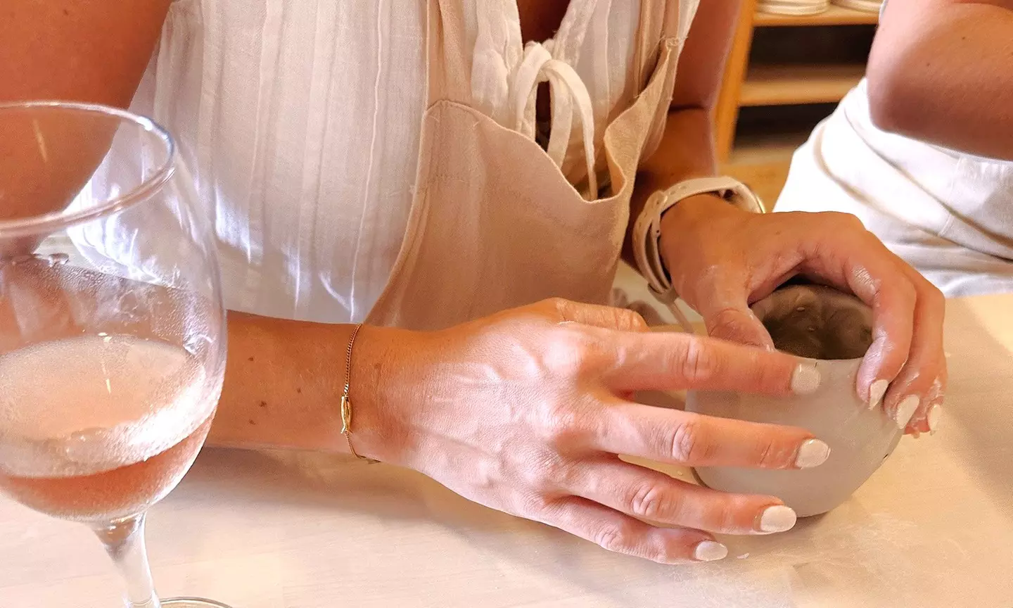 Taller de cerámica iniciación o con vino para 1, 2 o 4 personas