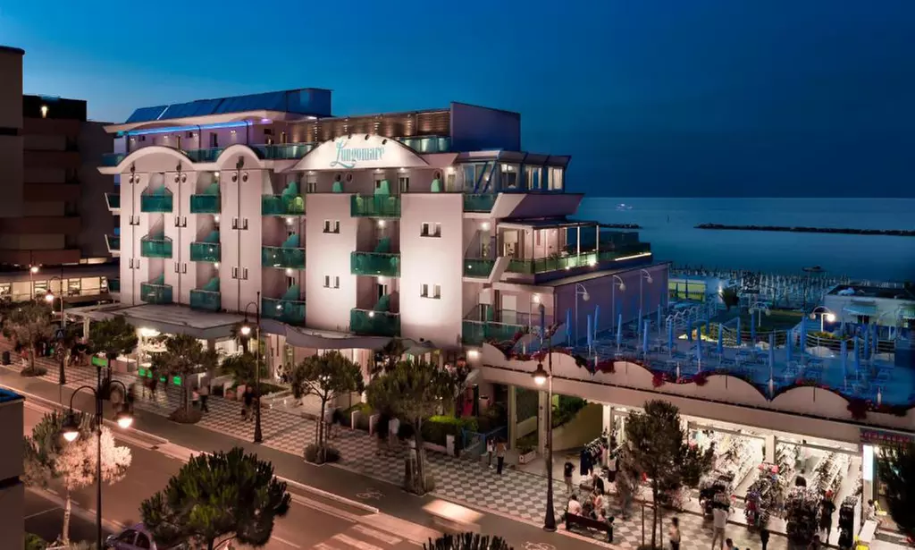 Cesenatico 4*: camera doppia con colazione o mezza pensione e Spa