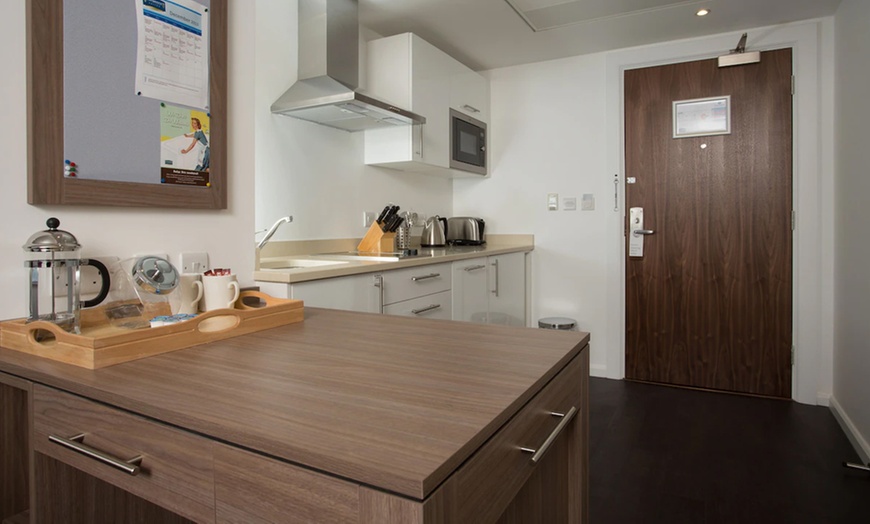 Image 4: Birmingham: 4* Studio Suite Room with Breakfast and a Bottle of Wine