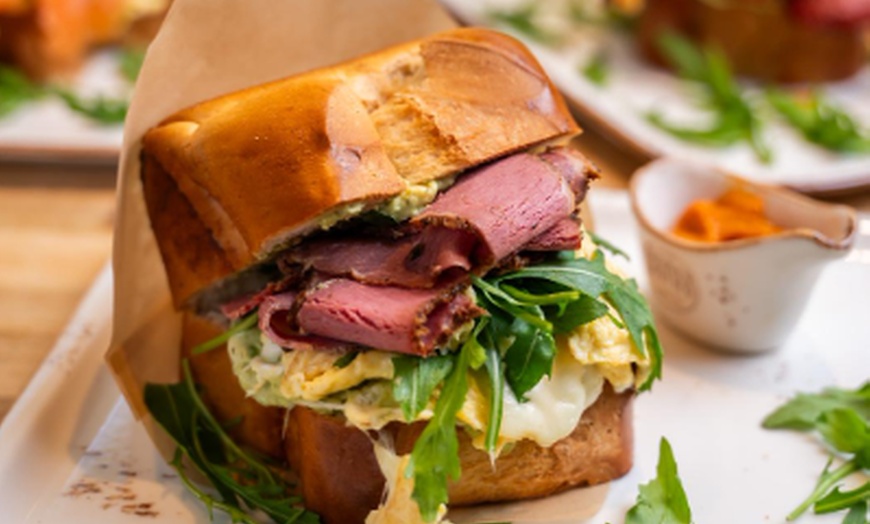 Image 3: Egg Drop Sandwich nach Wahl inkl. Getränk für 1, 2 oder 4 Personen