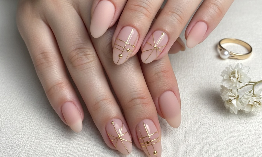 Image 1: Manicura, pedicura exprés o primera puesta de uñas con gel/acrílico